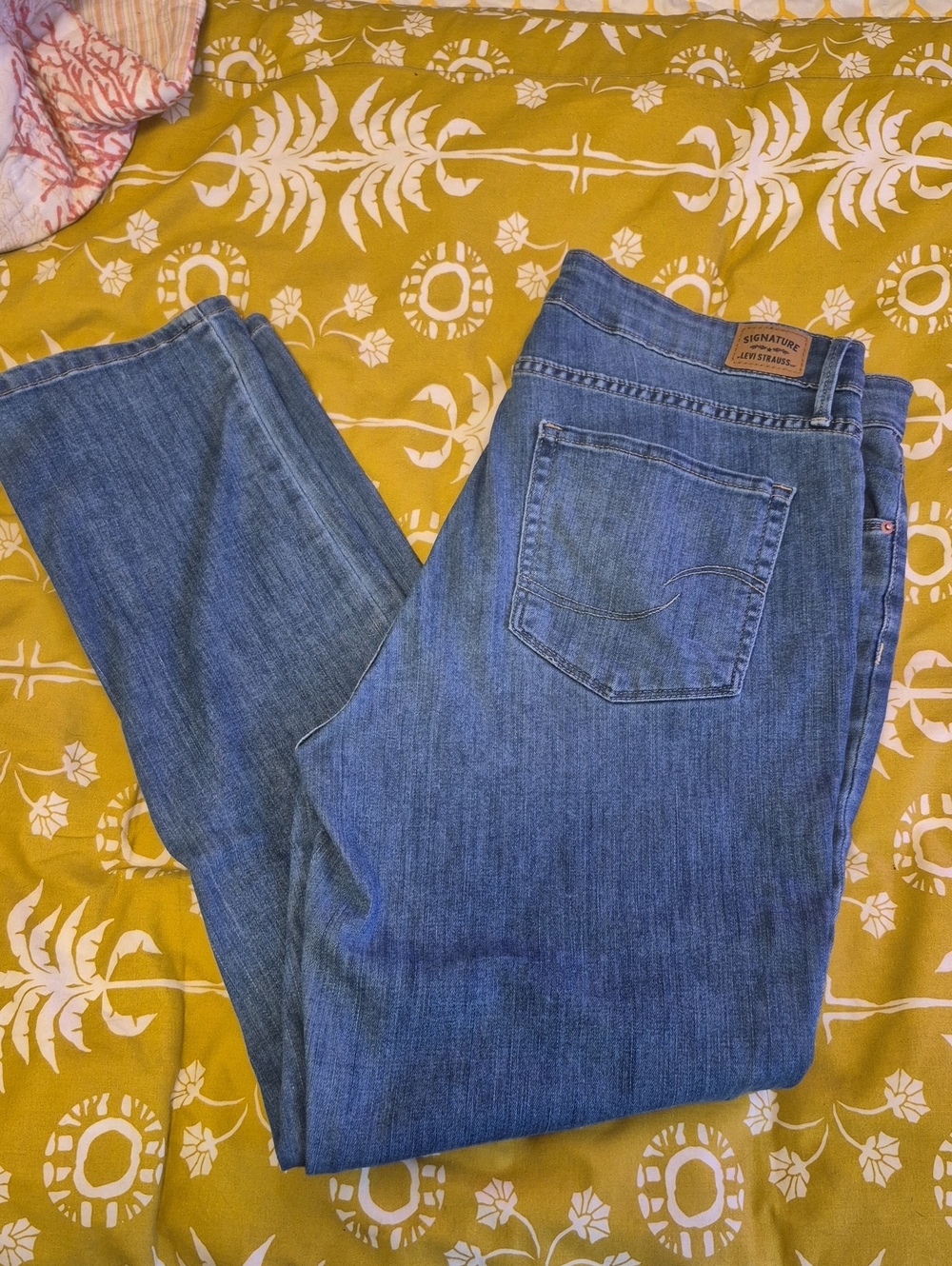 Signature by Levi Strauss Women's Straight Leg Blue Denim Jeans